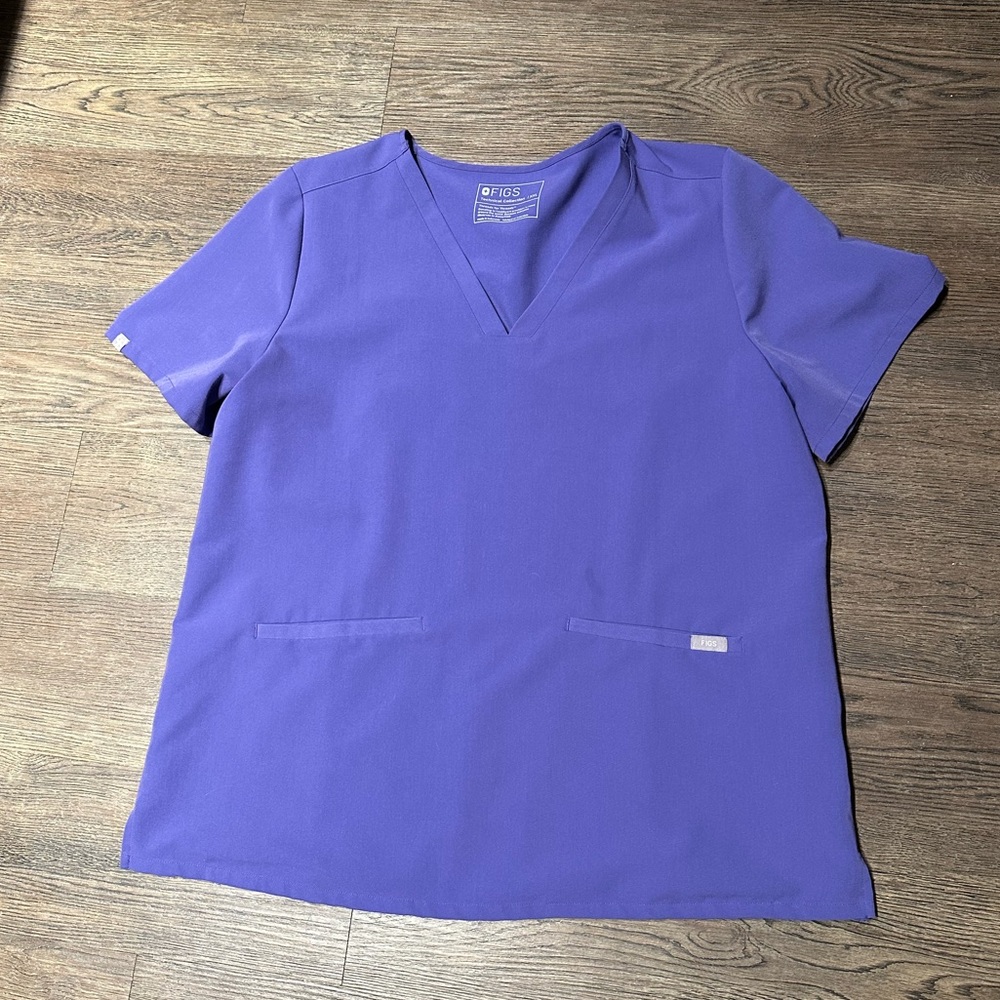 Casma™ Three-Pocket Scrub Top in Amethyst